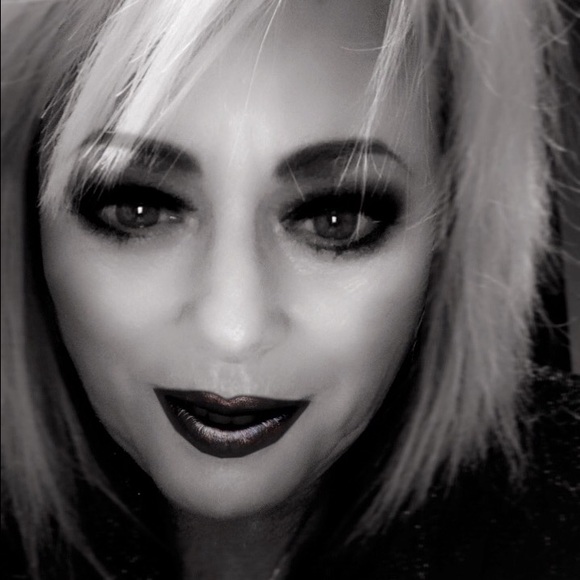 Profile Picture of Ginger Valentine (@gingore62) on Poshmark