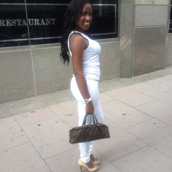 Profile Picture of Shashona Snow (@nanea_snow) on Poshmark