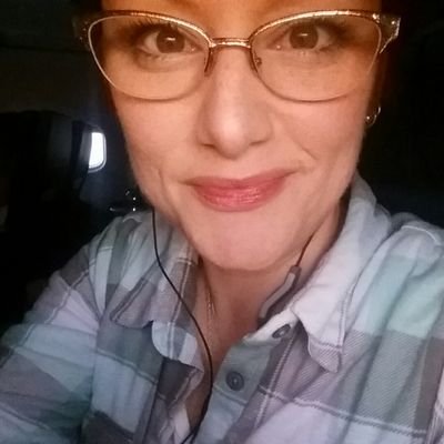 Profile Picture of Julie Lewis (@JulieGabhart) on Twitter