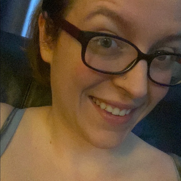 Profile Picture of Kahley Latshaw (@kahleylatshaw) on Poshmark