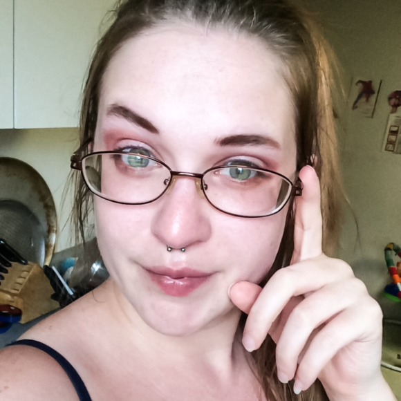 Profile Picture of Kristen Dusenbery (@aerynthehunter) on Poshmark