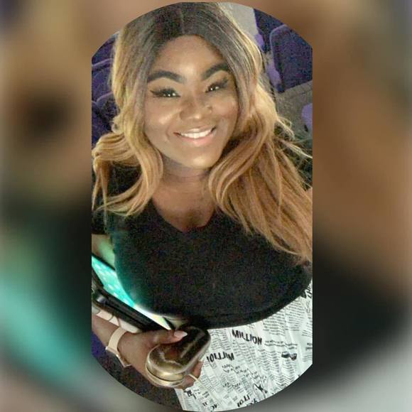 Profile Picture of Chantalle Samuel (@chantalle) on Poshmark