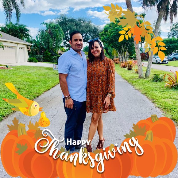 Profile Picture of Iris Román (@ilrb1974) on Poshmark