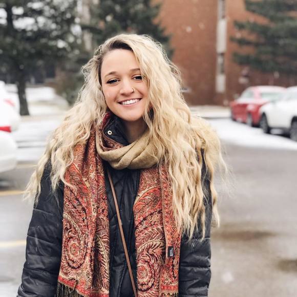 Profile Picture of Shelby Woycik (@sawoycik) on Poshmark