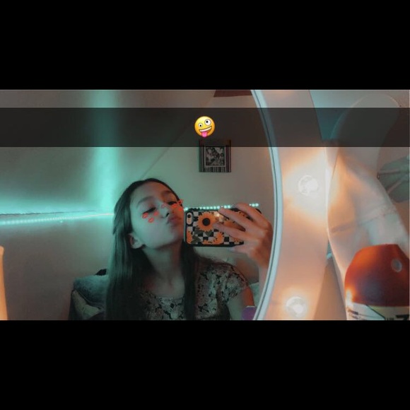 Profile Picture of Frankie Marie (@frankiemarie866) on Poshmark