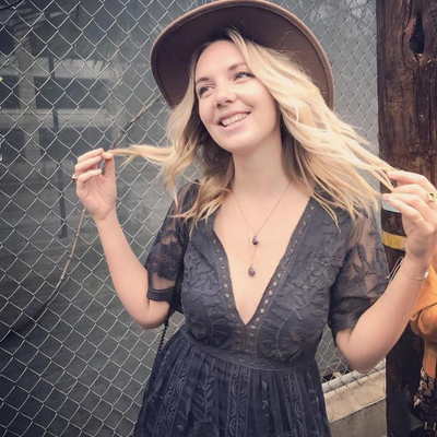 Profile Picture of Alexa (Not The Amazon Echo) (@_alexawitt) on Twitter