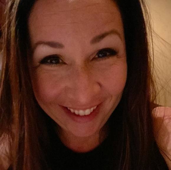 Profile Picture of Cat Arnaez (@cat0804) on Poshmark