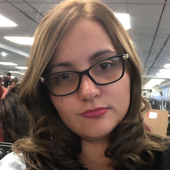 Profile Picture of Mailyn Mesa (@may_alexa) on Poshmark