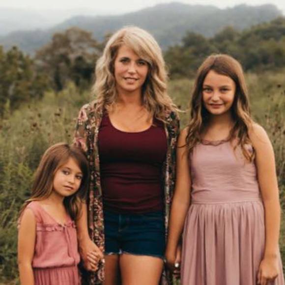 Profile Picture of Heather Pigman (@h_pigman) on Poshmark