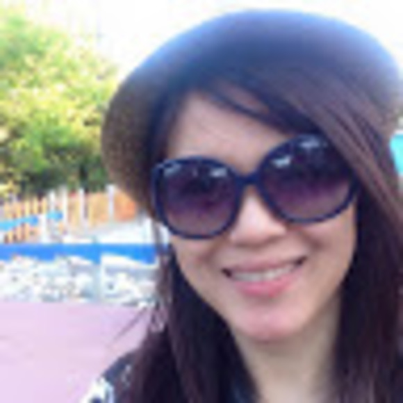 Profile Picture of Suthida Thongchan (@jeeppj98) on Poshmark