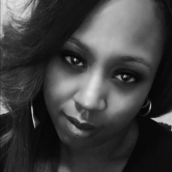 Profile Picture of Raushanah Davis (@fineassqueen) on Poshmark