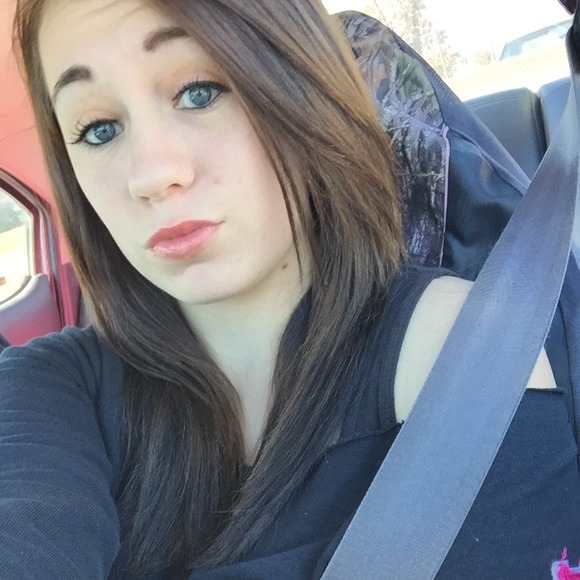 Profile Picture of Brianna Eiler (@briannae03) on Poshmark