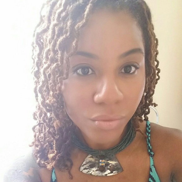 Profile Picture of Cachet Ivey (@cachdancer) on Poshmark