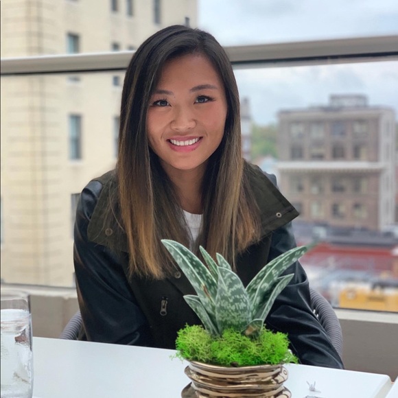 Profile Picture of Annie Zheng (@zheann84) on Poshmark