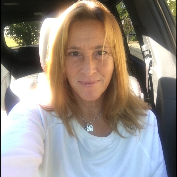 Profile Picture of Barbara Assarian (@barbaralynne6) on Poshmark