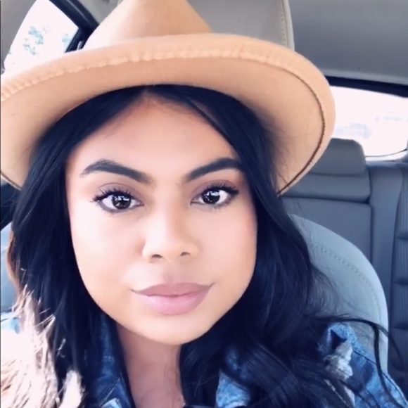 Profile Picture of Nagely Portesgil (@port95) on Poshmark