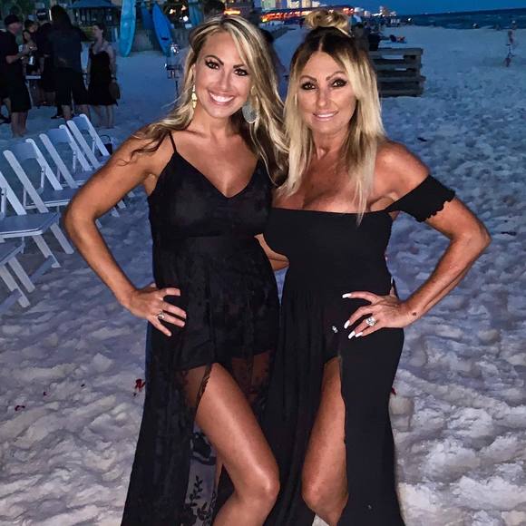 Profile Picture of Nikki Stulen (@mermaid730) on Poshmark