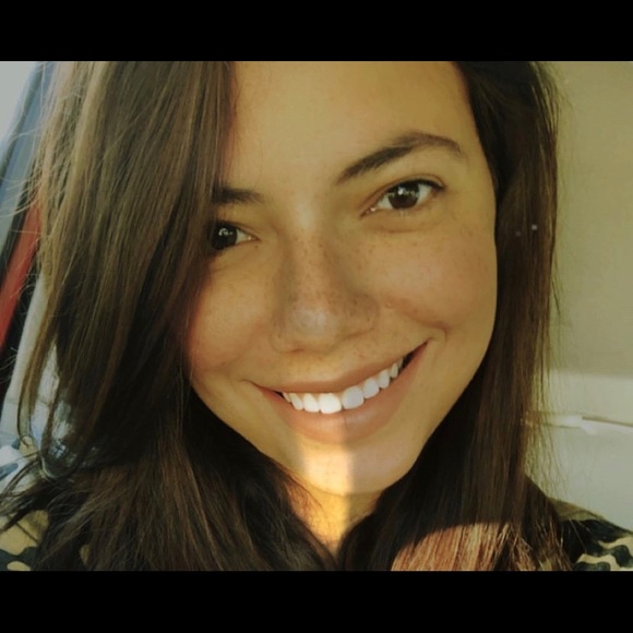 Profile Picture of Cristal Olavarria (@guenard) on Poshmark