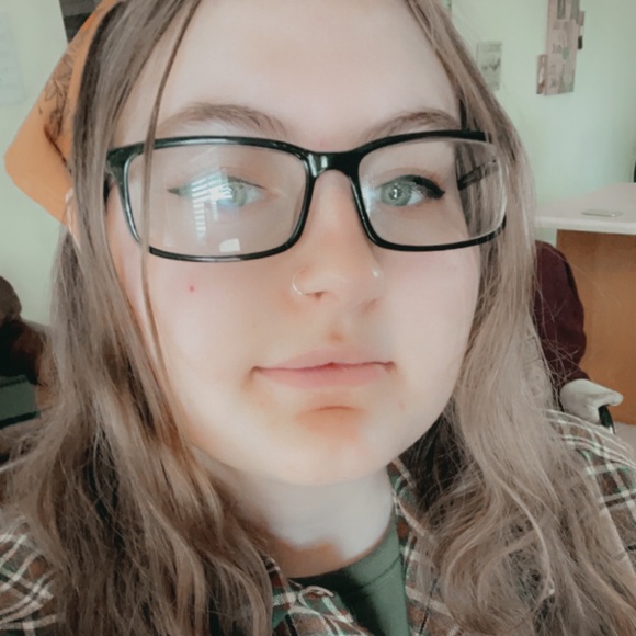 Profile Picture of Lacey Rather (@skelaceton) on Poshmark