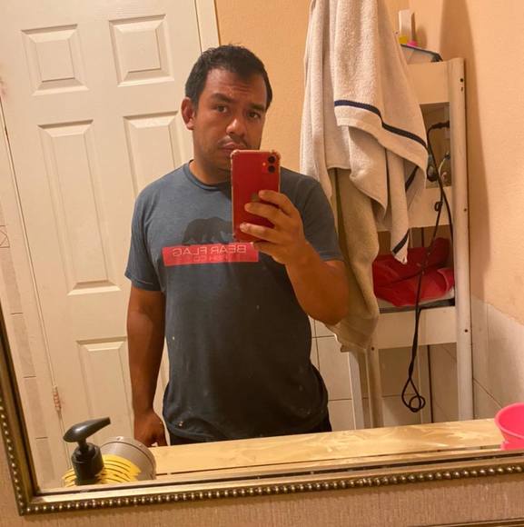 Profile Picture of Alejandro Navarro (@alejandronav406) on Poshmark