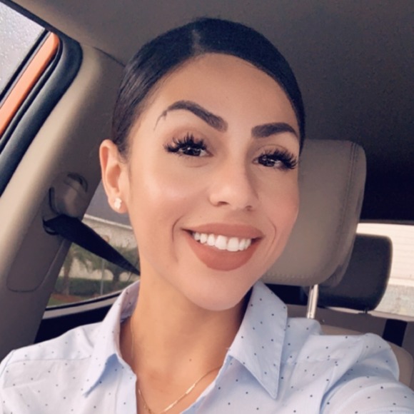 Profile Picture of Amanda Delgado (@adelg127) on Poshmark