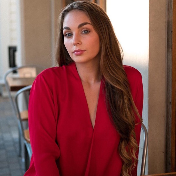 Profile Picture of Danielle Galella (@daniellegalella) on Poshmark