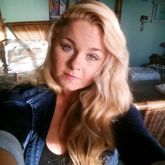 Profile Picture of Alexa Huff (@fishergirl10123) on Poshmark