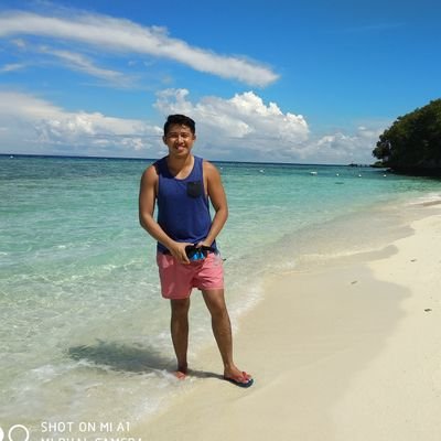 Profile Picture of robert james olmedo (@idrathergohome) on Twitter