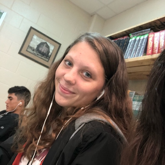 Kendall Gregory - Poshmark Profile Picture of Kendall Gregory (@kendall_gregory) on Poshmark