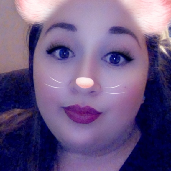 Profile Picture of Rochele S (@rochele_faith) on Poshmark