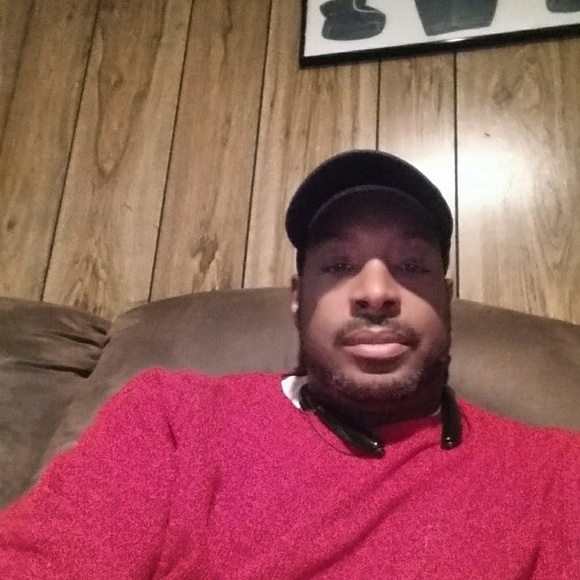 Profile Picture of Greg Dixon (@gdixon1026) on Poshmark
