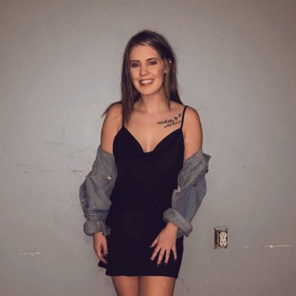 Profile Picture of Taylor Rust (@taylorrust18) on Poshmark