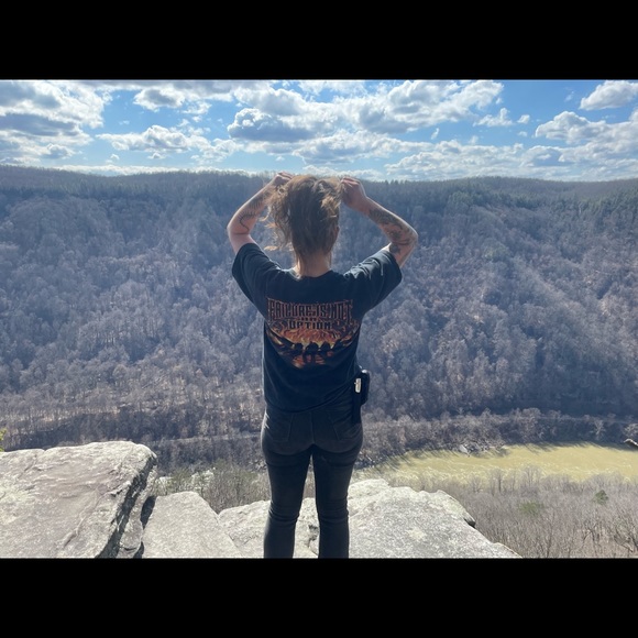 Profile Picture of Laci Thompson (@laikanest) on Poshmark