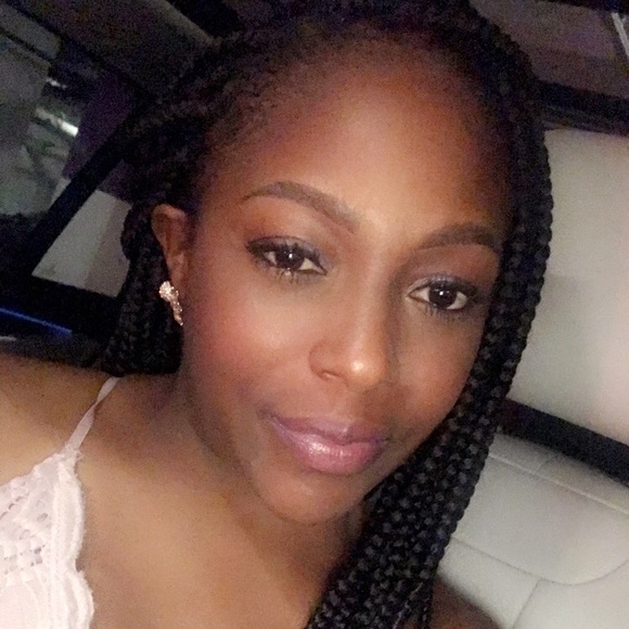 Profile Picture of Rolanda Howard (@roro122504) on Poshmark