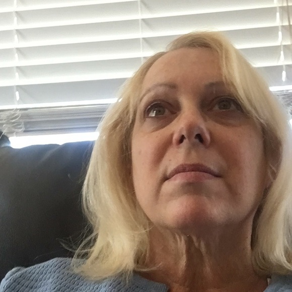 Profile Picture of Sandra Gallenger (@sandrawallace51) on Poshmark