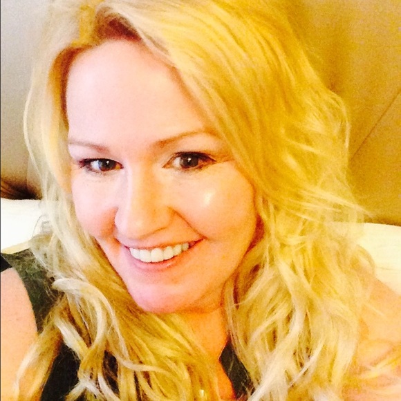 Profile Picture of Locki Deurrutia (@locki) on Poshmark