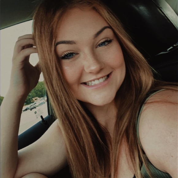 Profile Picture of Morgan Tuttle (@morgann_eliseee) on Poshmark
