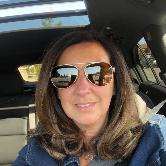 Profile Picture of Lisa Silvestri (@lisa_silvestri) on Poshmark