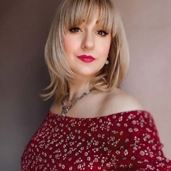 Profile Picture of Stella Andrews (@stellaandrew129) on Poshmark