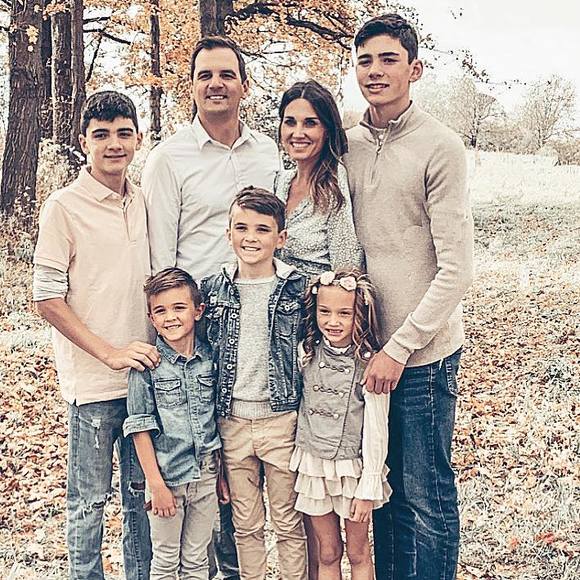 Profile Picture of Ashlee Craiger (@girlwith5) on Poshmark