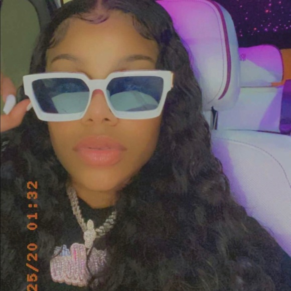 Mona Copney - Poshmark Profile Picture of Mona Copney (@monabugattiii) on Poshmark