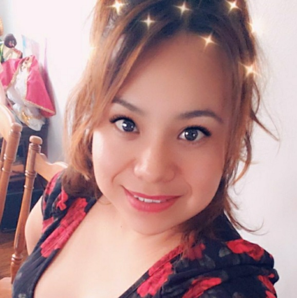 Profile Picture of Rocio moreno Rociomoreno12061983 (@rociomoreno1206) on Poshmark