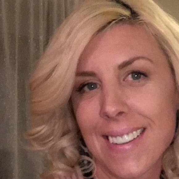 Profile Picture of Shaunna Larson (@shaunnalarson) on Poshmark