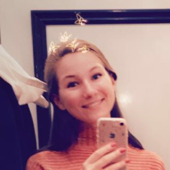 Profile Picture of Briggie Gendron (@briggie_) on Poshmark