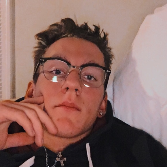 Profile Picture of Drew Zobel (@dzobel98) on Poshmark