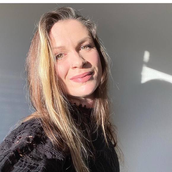 Profile Picture of Danya Witscher (@danyajeanne) on Poshmark