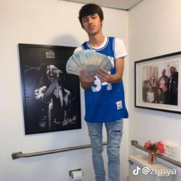 Profile Picture of Jack Abrams (@jack_abrams) on Poshmark