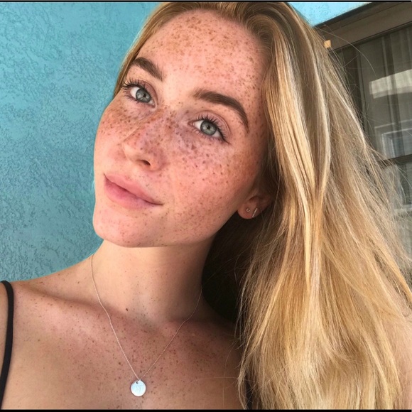 Profile Picture of Tessa Dettelbach (@tessadett) on Poshmark