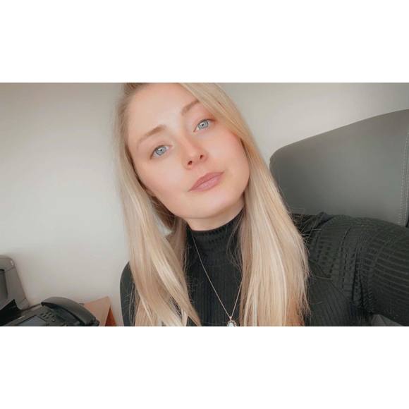 Profile Picture of Kate Vaughan (@kateeev) on Poshmark