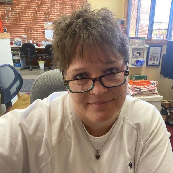 Jenifer Hesting - Poshmark Profile Picture of Jenifer Hesting (@khasper) on Poshmark